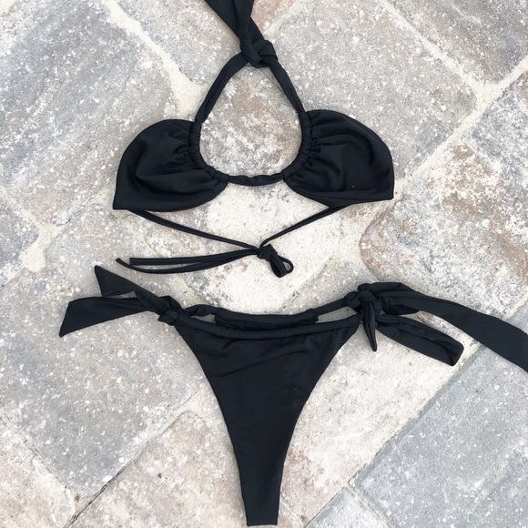 Black Bikini 🖤 - Picture 4 of 8